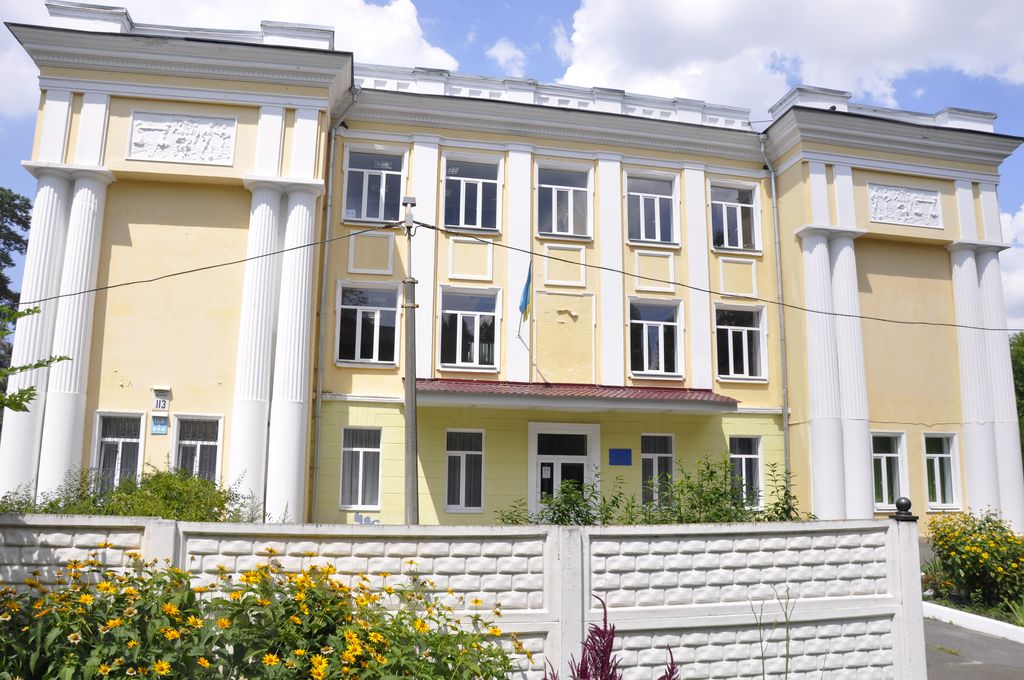 Школи готуються до навчального року разом з місцевими лідерами та батьками