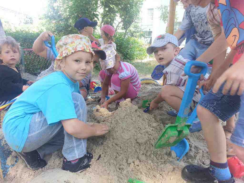 В дитячий садок № 700 на ДВРЗ завезли 20 тонн річкового піску
