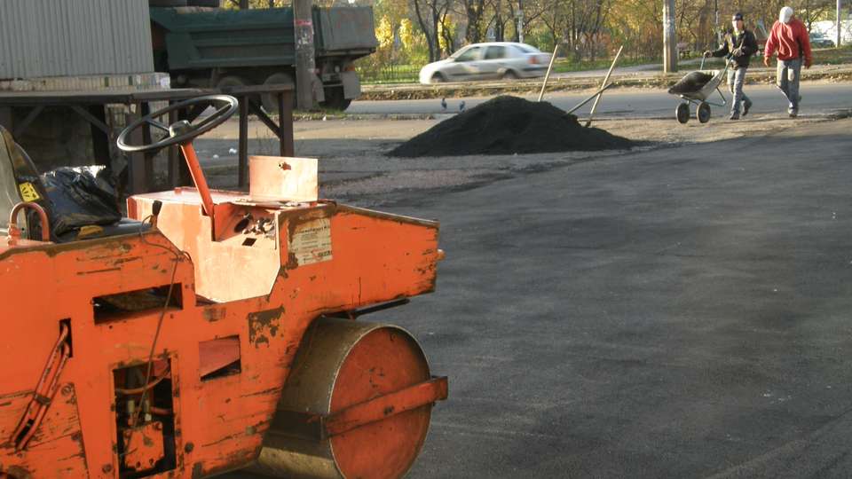 На Старій Дарниці відновили забуті програми з асфальтування!