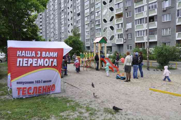 На вулиці Сосницькій реконструювали зону відпочинку та встановили майданчик