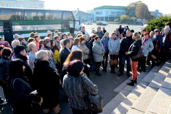 Освітяни ДВРЗ та Старої Дарниці вирушили до міста засновника герба України