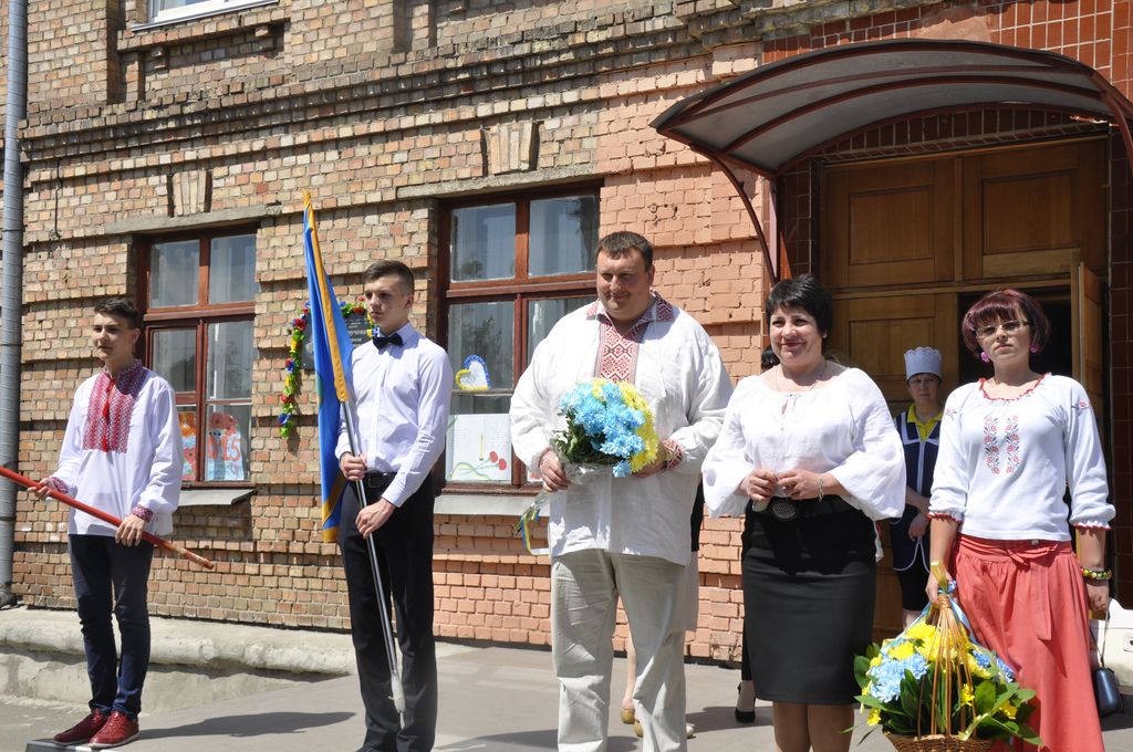 В Дніпровському районі пройшов Парад вишиванок в підтримку воїнів АТО