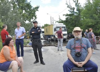 Актив приватного сектору ДВРЗ перекрив дорогу. Фото