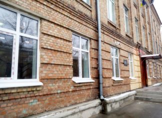 В 16 будинках та 4 навчальних закладах мікрорайонів ДВРЗ та Стара Дарниця замінено вікна на 3 мільйони гривень