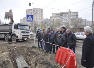 В мікрорайоні ДВРЗ перевірили хід виконання капітального ремонту дорожньої мережі по вулиці Алма-Атинській