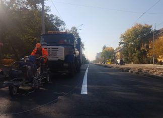 На Алматинській наносять дорожню розмітку
