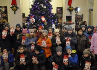 Новорічна вистава для ДВРЗовської малечі