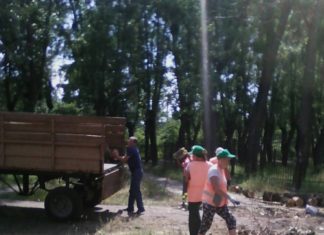 В рамках відновлення благоустрою ДВРЗ, комунальники провели санітарне прибирання засмічених ділянок