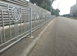 Павло Тесленко розповів усі подробиці монтажу пішохідної огорожі на Алматинській